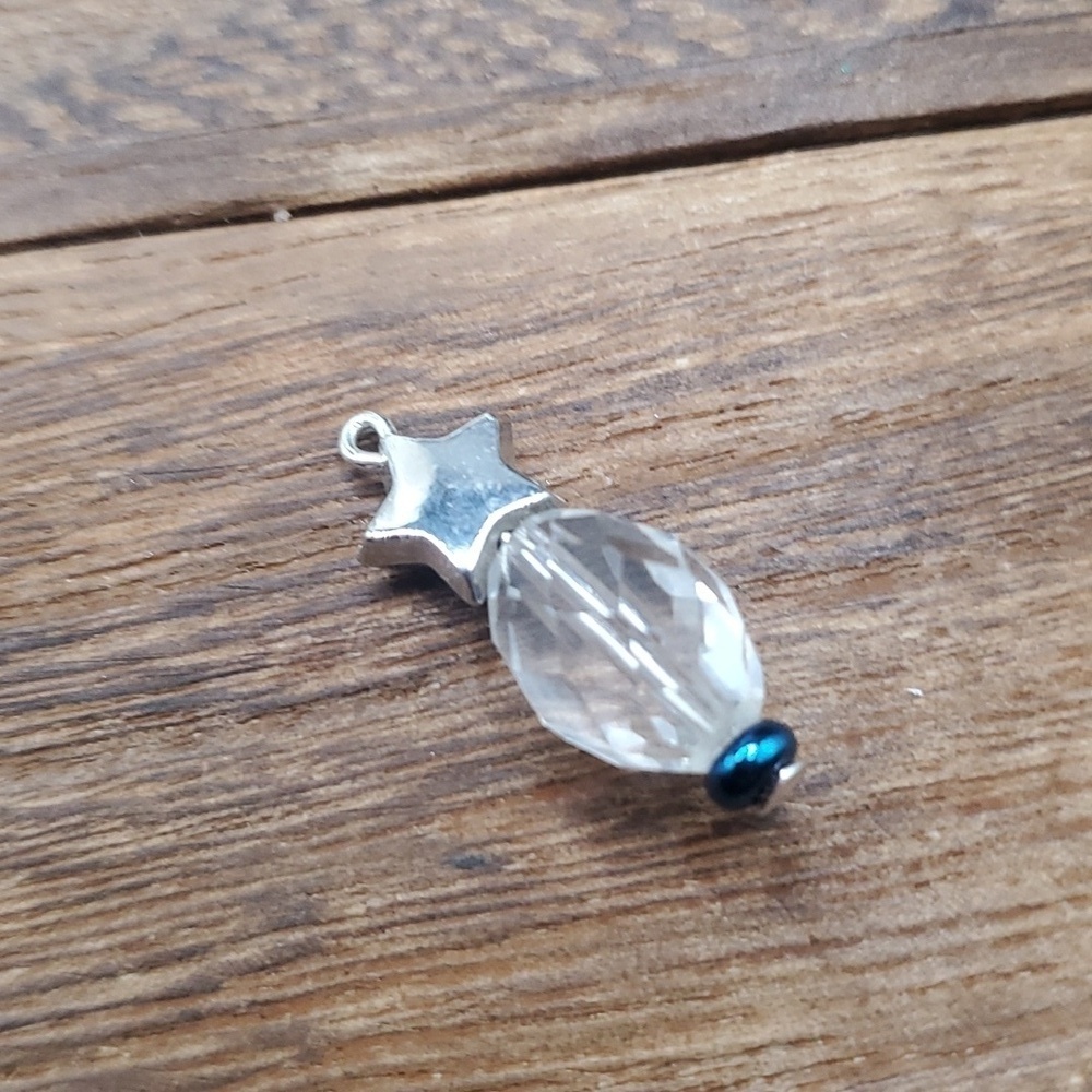 Star‎ crystal pendant